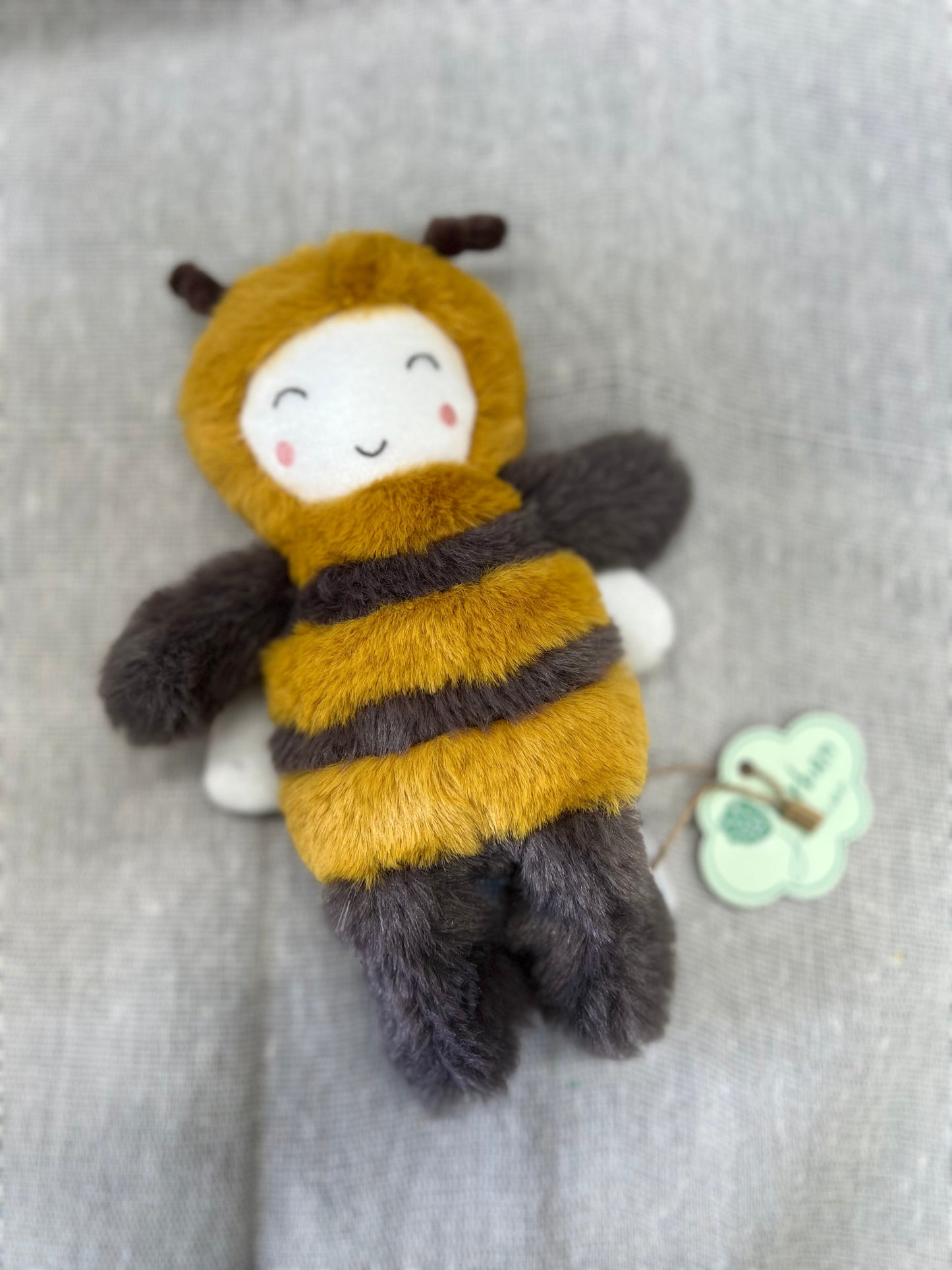 Premium Plush Bumble Bee – Cuddly Stuffed Animal Companion 18cm