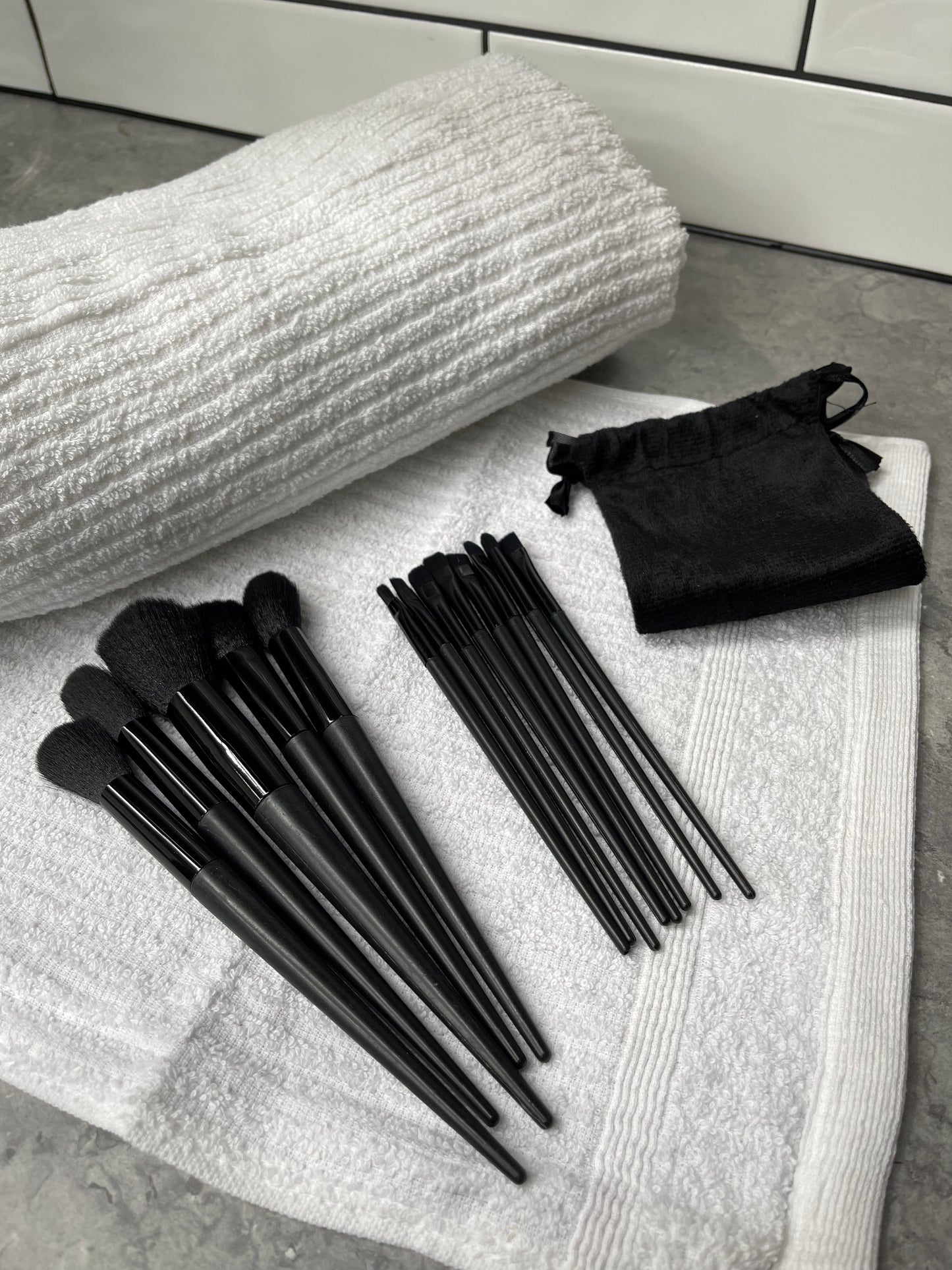 Black Makeup Brush Set – 13 Pieces with Brushed Plush Black Bag
