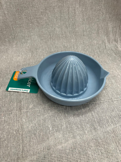 CHEF'S COMPANION Plastic Juicer 13.3x13.3x7.3cm - Blue or White